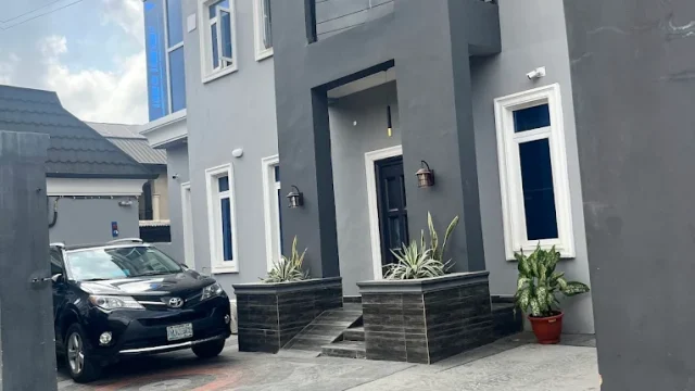 Omorolayo Hospital, 40 / 78 Oriola Street, Arowosegbe Alapere